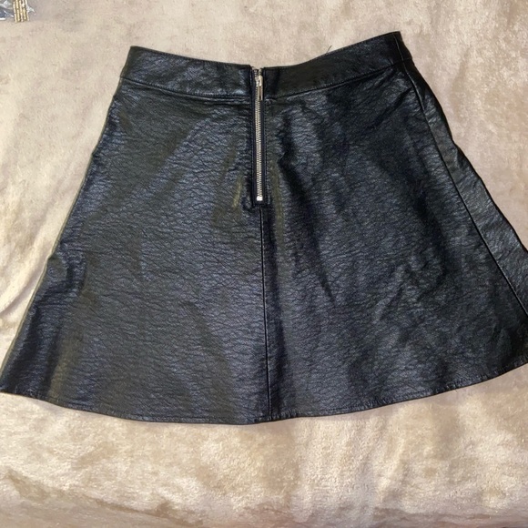 Faux Leather skater skirt - Picture 2 of 2